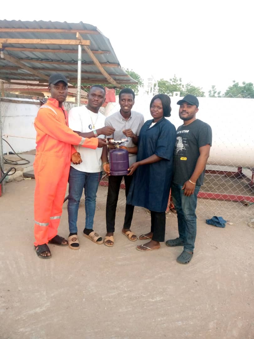Presentation of Price to the winner of Fivekay Cooded Wukari Top Ten Song of the Year